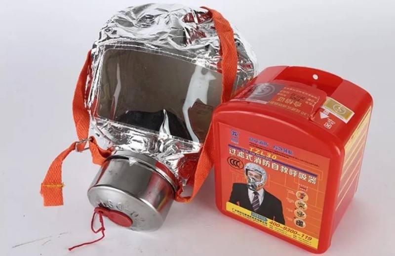 消防員點火測試當(dāng)場打臉！過濾式消防自救呼吸器被輕松燒穿