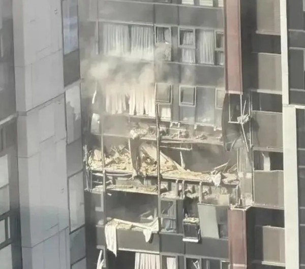 突發(fā)！深圳一住宅樓發(fā)生爆炸，目擊者：有人從樓上墜落